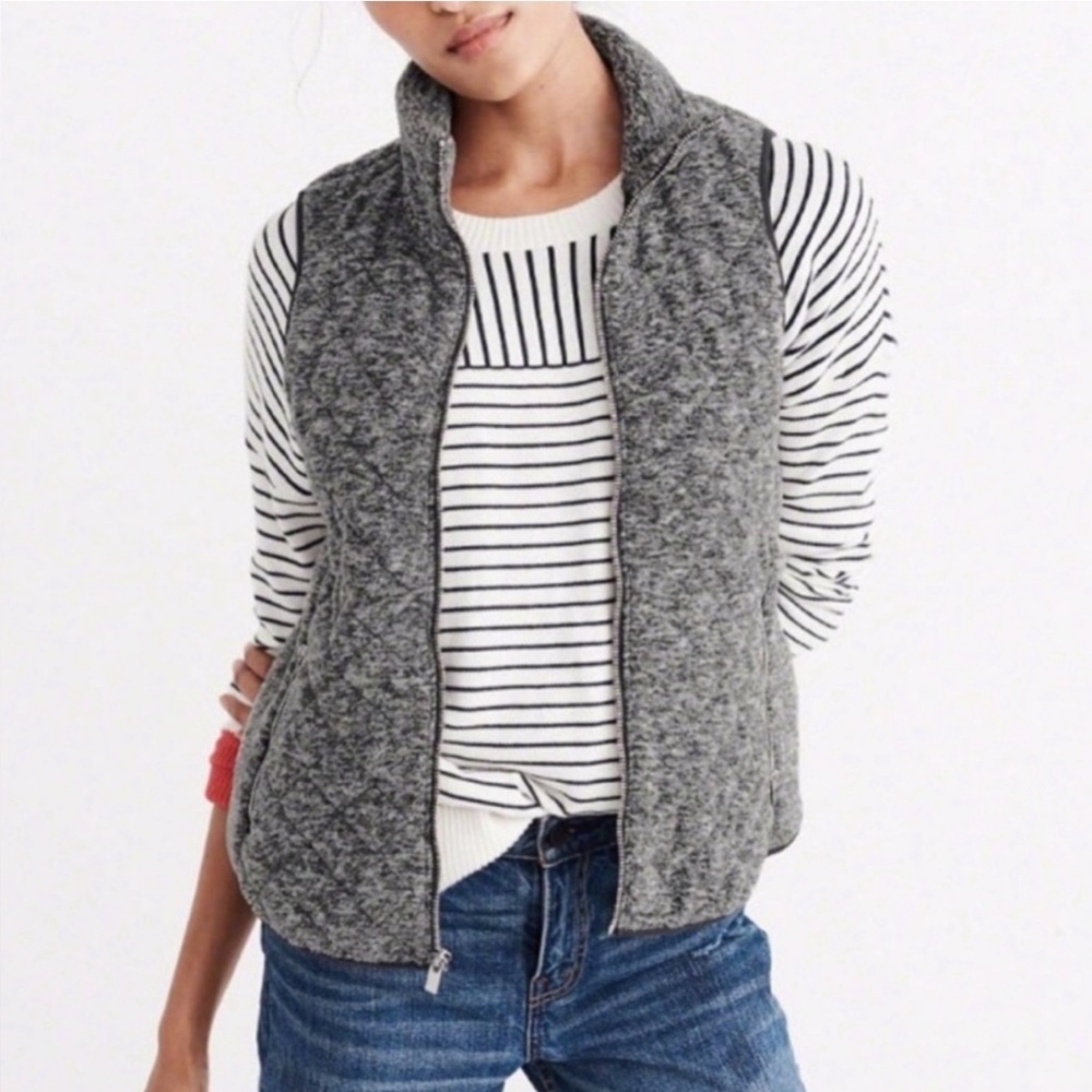 Abercrombie & Fitch Gray Quilted Vest